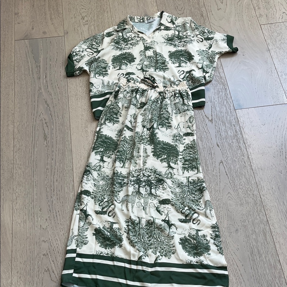 Elegant Green and White Tree Print Set